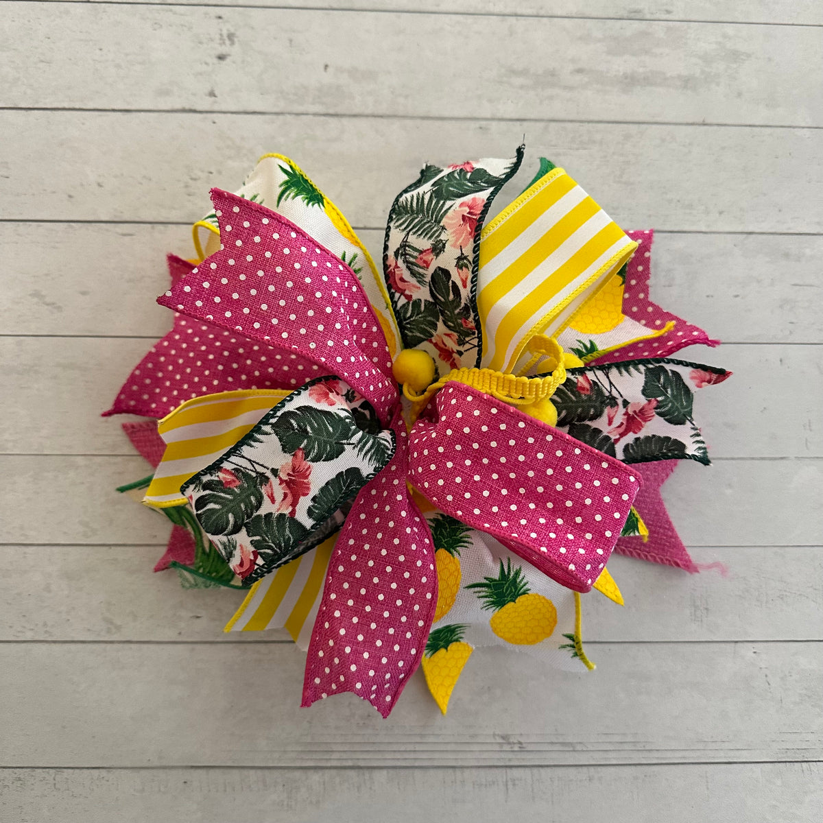 Tropical Pineapple Bow