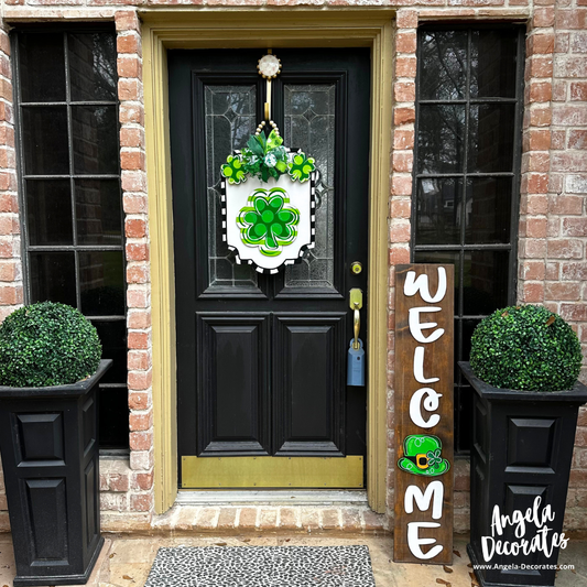 Shamrock with Striped Background Attachment